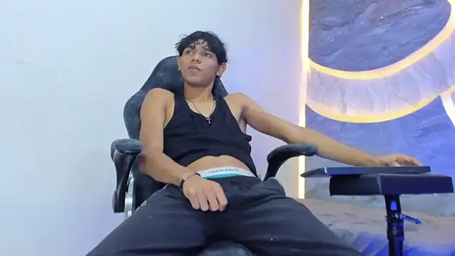 Snapshot of Sex_Boy_33_ chatting on November 13, 3:27 am Sex Boy 33 online show from November 13, 3:27 am