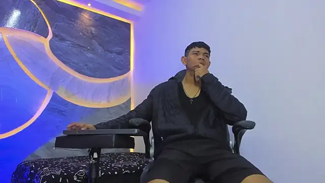 Snapshot of Sex_Boy_33_ chatting on November 30, 5:00 am Sex Boy 33 online show from November 30, 5:00 am