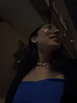 Violeet-Smith online show from November 28, 3:09 am