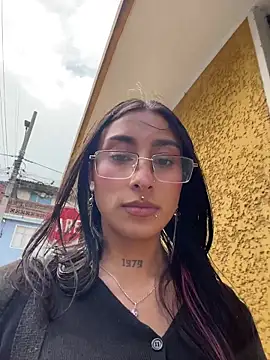 Violeet-Smith online show from December 4, 7:44 pm