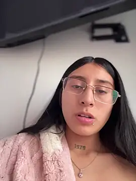 Violeet-Smith online show from April 15, 6:04 pm