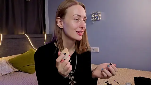 ZolaDickmann online show from November 6, 8:15 am