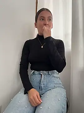 Snapshot of Talia_Bonet chatting on June 12, 3:33 pm Talia Bonet online show from June 12, 3:33 pm