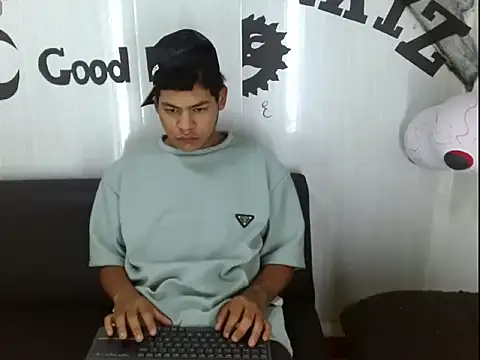 Snapshot of Yordi_Alpha chatting on November 1, 1:57 pm Yordi Alpha online show from November 1, 1:57 pm