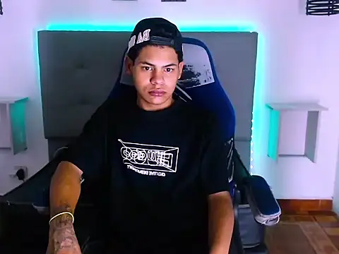 Snapshot of Yordi_Alpha chatting on December 15, 6:39 am Yordi Alpha online show from December 15, 6:39 am