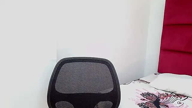 Snapshot of Flirty_Vibes chatting on November 4, 2:49 pm Flirty Vibes online show from November 4, 2:49 pm