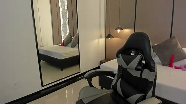 mia collins96 online show from October 25, 3:25 am