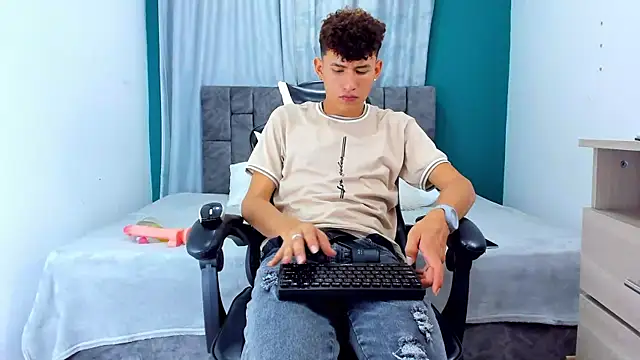 Nicolas Torres  online show from November 20, 4:34 am