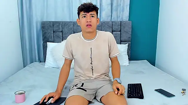 Nicolas Torres  online show from November 30, 6:28 am