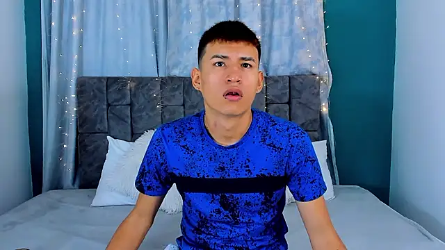 Nicolas Torres  online show from December 22, 2:30 am