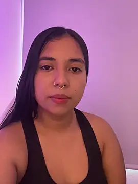 aly nicols online show from October 29, 10:00 pm