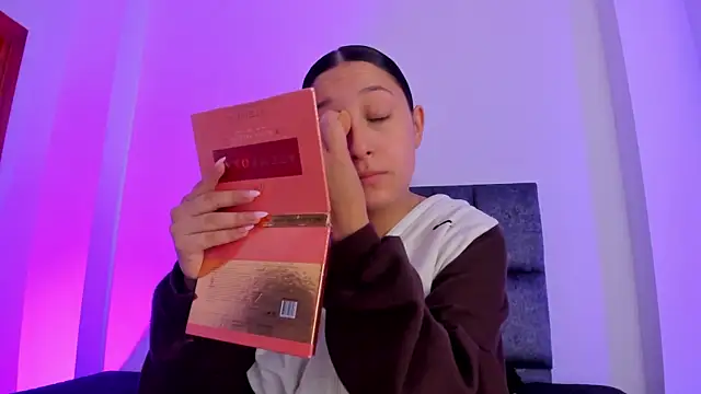 Snapshot of kittymonroe1 chatting on November 27, 5:26 pm kittymonroe1 online show from November 27, 5:26 pm