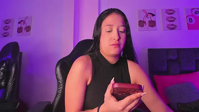 kittymonroe1 online show from May 23, 6:12 pm