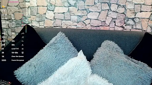 mia roux1 online show from October 31, 5:25 pm