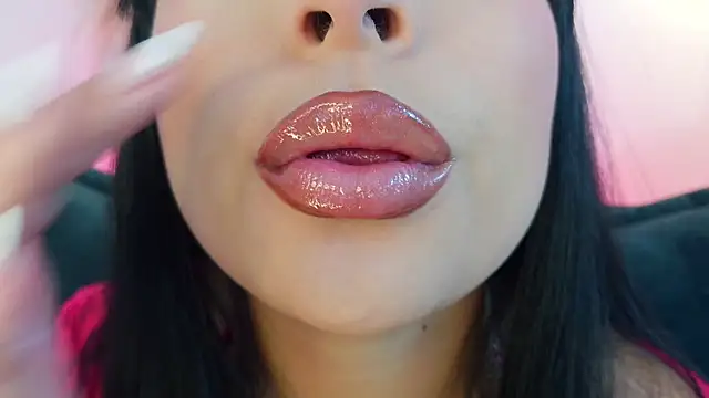 mia roux1 online show from April 6, 11:05 pm