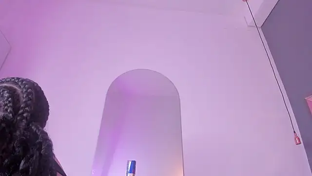 Snapshot of Miss_ambrer_ chatting on February 14, 8:16 pm Miss ambrer online show from February 14, 8:16 pm