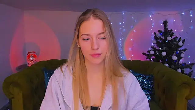 sassy cutie online show from December 17, 6:08 am