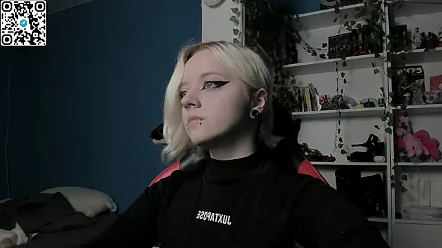 Holy Mistress S online show from November 28, 10:18 am