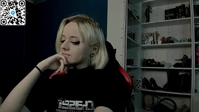 Holy Mistress S online show from December 17, 10:10 am