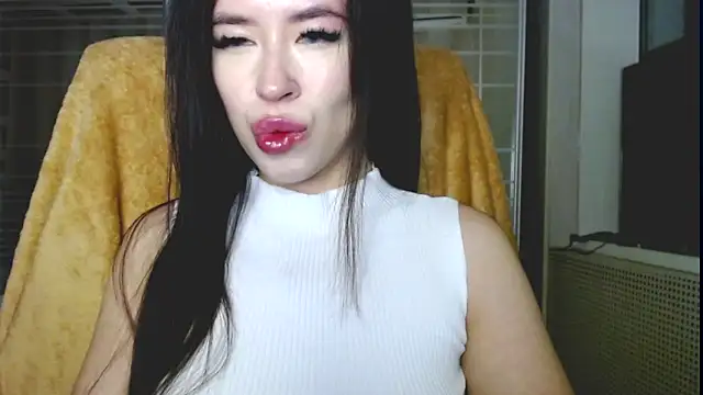 Laura miss online show from November 8, 9:13 pm