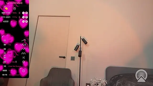 Snapshot of majestic_madam chatting on December 21, 6:42 am majestic madam online show from December 21, 6:42 am