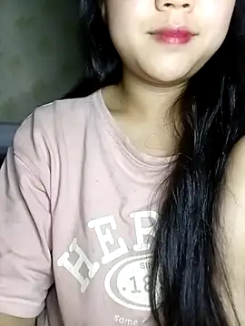 Quynhsumon online show from February 14, 2:25 pm