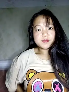 Quynhsumon online show from May 9, 2:22 pm