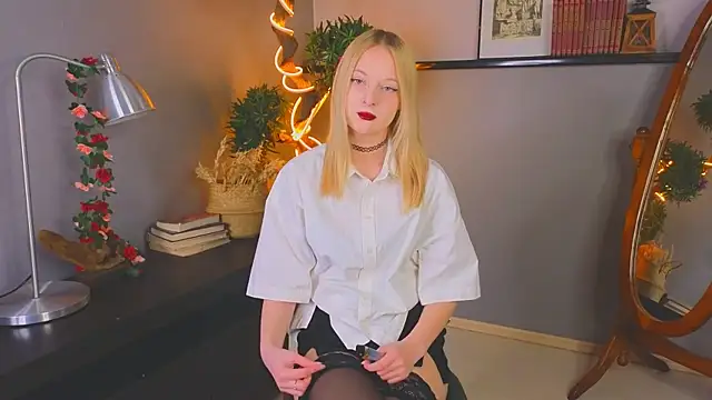 YungLyssy online show from November 26, 3:18 am