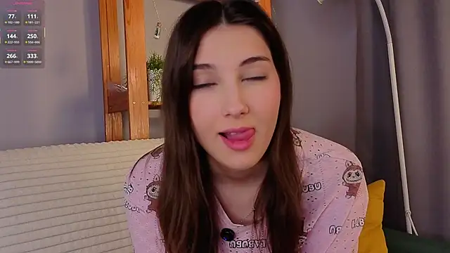 Snapshot of KateCahee chatting on January 12, 2:28 am KateCahee online show from January 12, 2:28 am