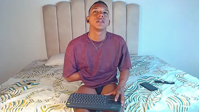 Snapshot of jaydenjhonson chatting on December 5, 8:05 pm jaydenjhonson online show from December 5, 8:05 pm