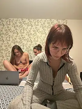  HeraLuna  online show from February 9, 12:03 am