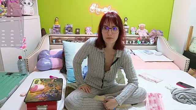  HeraLuna  online show from March 3, 9:10 pm