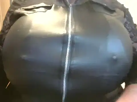 guywithboobs online show from March 17, 5:44 am