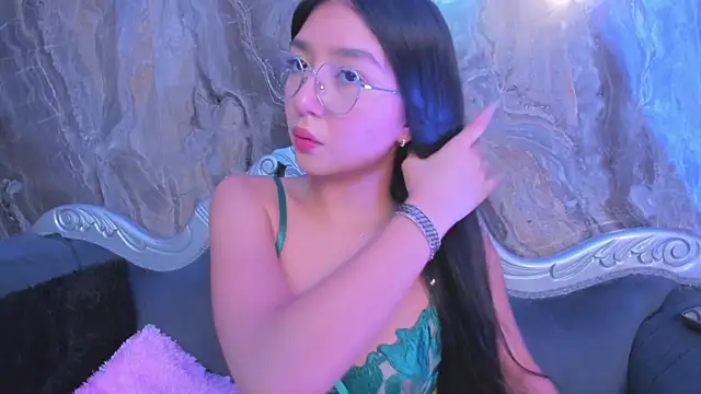 Snapshot of sydney_miller_ chatting on December 22, 11:24 pm sydney miller online show from December 22, 11:24 pm