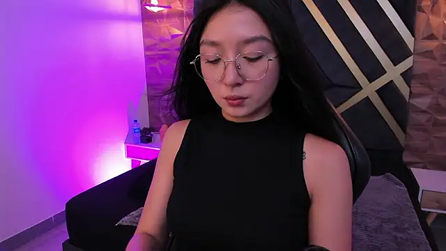 Snapshot of sydney_miller_ chatting on February 18, 11:22 pm sydney miller online show from February 18, 11:22 pm