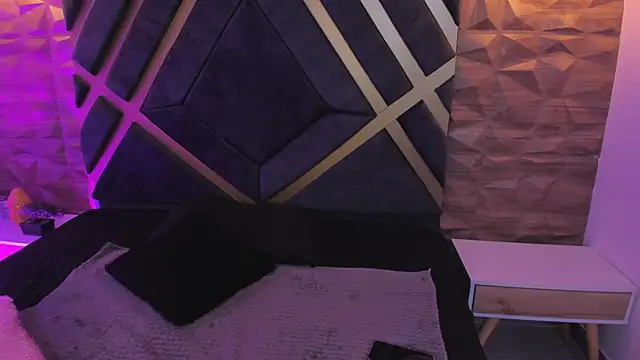 Snapshot of sydney_miller_ chatting on February 19, 11:23 pm sydney miller online show from February 19, 11:23 pm