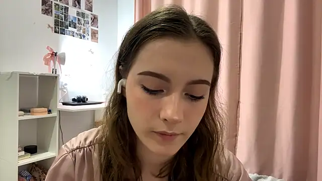 Kira Sanders online show from October 23, 7:12 pm