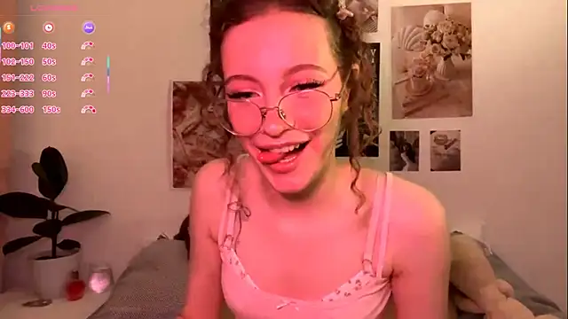 Kira Sanders online show from November 18, 6:34 pm