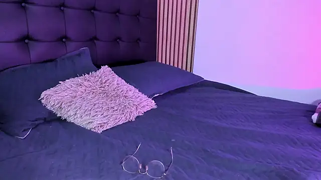 Scarlet DLuce online show from October 31, 5:58 pm