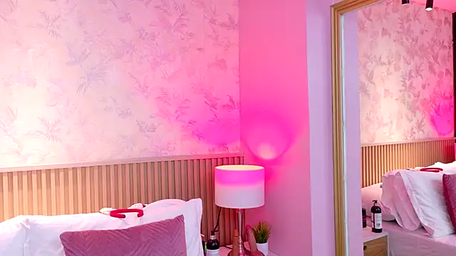 AdelineJhones online show from December 18, 7:09 pm