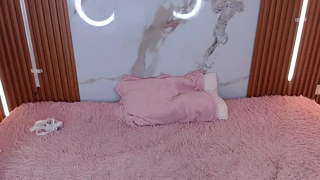 rosselyn  online show from November 23, 7:35 pm