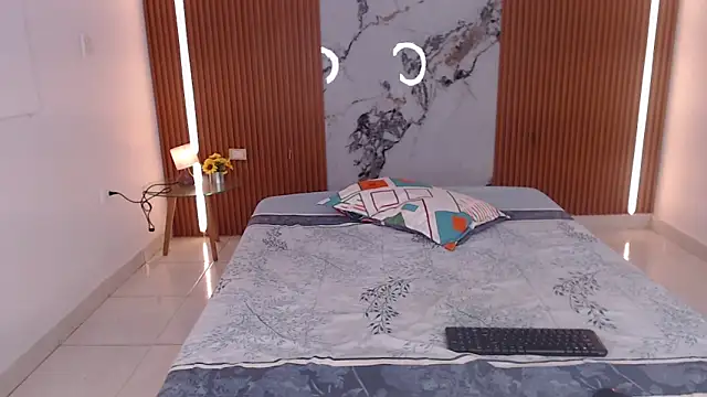 Snapshot of rosselyn_ chatting on February 20, 12:05 pm rosselyn online show from February 20, 12:05 pm