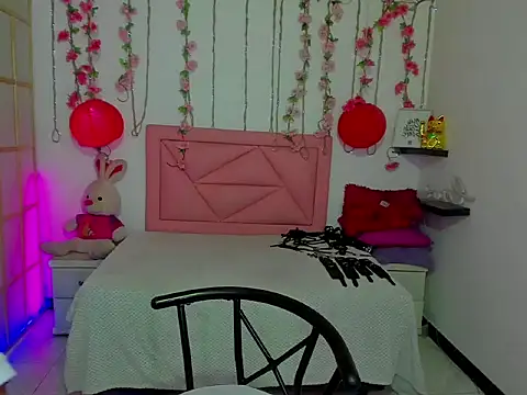 Snapshot of kataleya_bella chatting on October 24, 11:01 pm kataleya bella online show from October 24, 11:01 pm