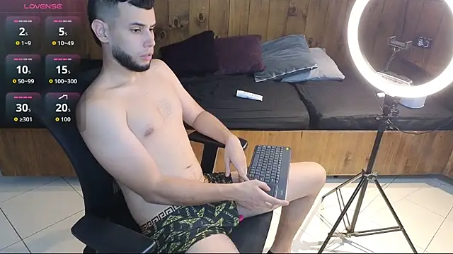 Maxcole 07 online show from December 5, 7:32 pm