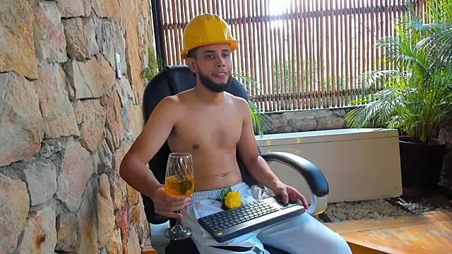 Maxcole 07 online show from December 14, 8:02 pm