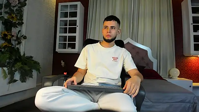 Maxcole 07 online show from December 16, 7:41 pm