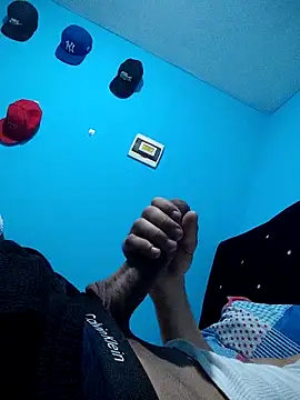 Snapshot of Scorpion05_ chatting on December 22, 3:47 am Scorpion05 online show from December 22, 3:47 am