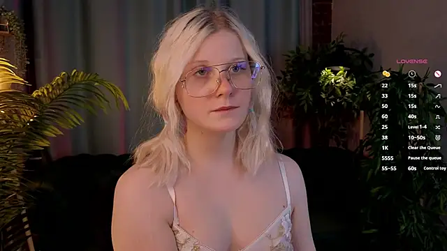 ShineJoan online show from November 12, 9:25 pm