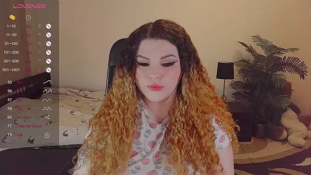 Snapshot of GwenSummers chatting on December 5, 2:00 pm GwenSummers online show from December 5, 2:00 pm