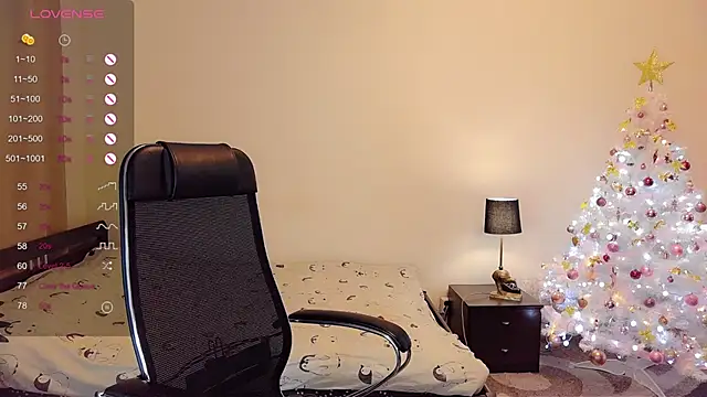 Snapshot of GwenSummers chatting on December 9, 1:55 pm GwenSummers online show from December 9, 1:55 pm